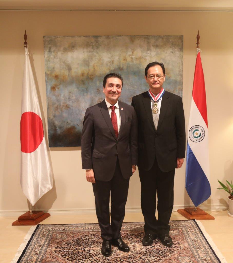 Ministro del Japón fue condecorado en reconocimiento a su gestión para fortalecer el relacionamiento bilateral