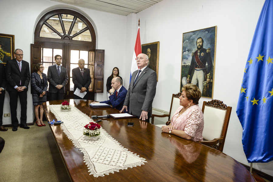 Paraguay y Unión Europea firman Memorando de Entendimiento para la venida de una Misión de Observación Electoral para las presidenciales de abril próximo