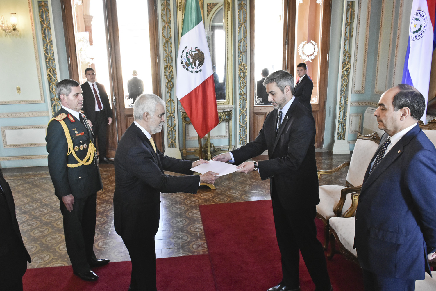 Embajador de México presentó sus cartas credenciales al presidente Abdo Benítez