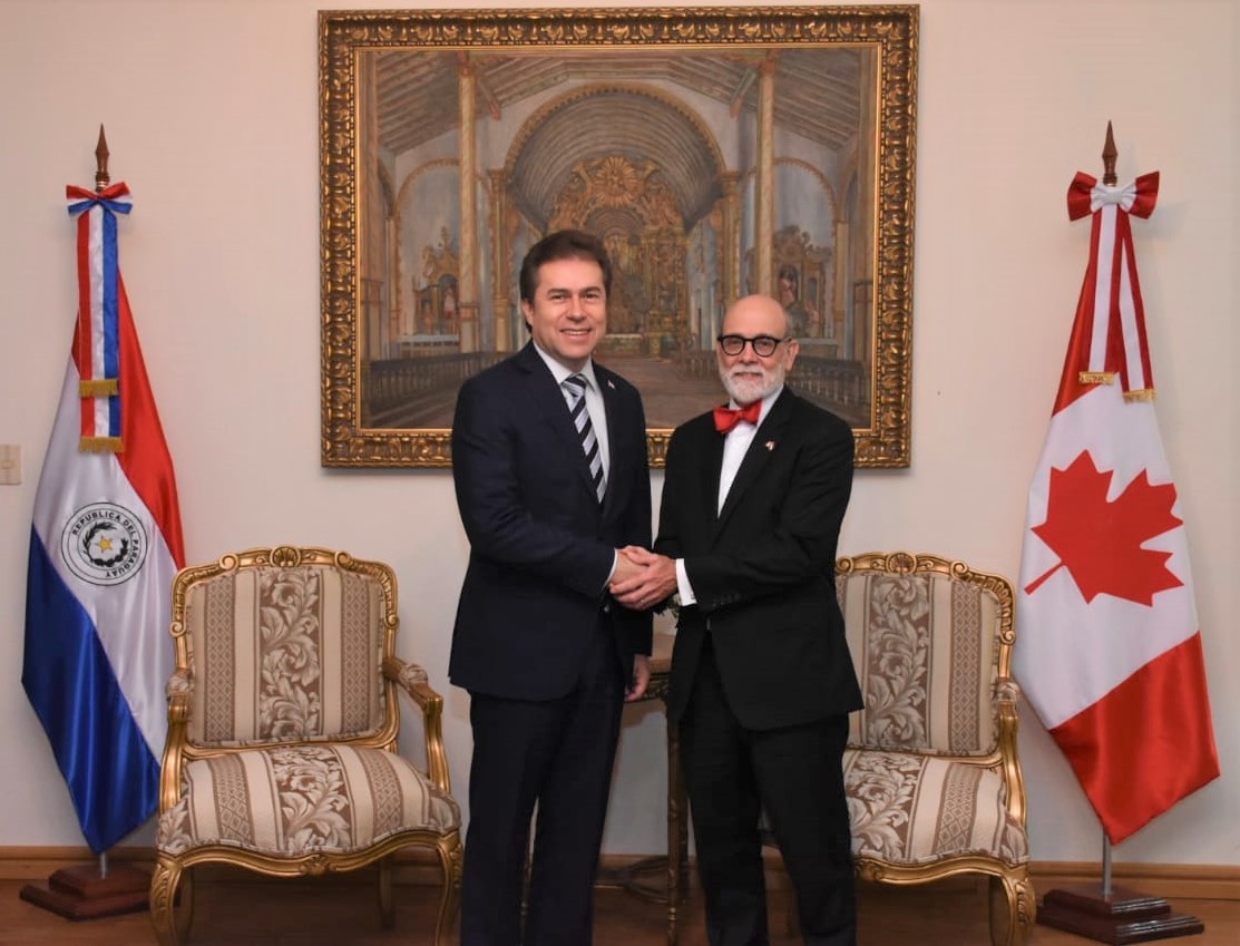 Canciller recibe copias de las cartas credenciales del embajador de Canadá