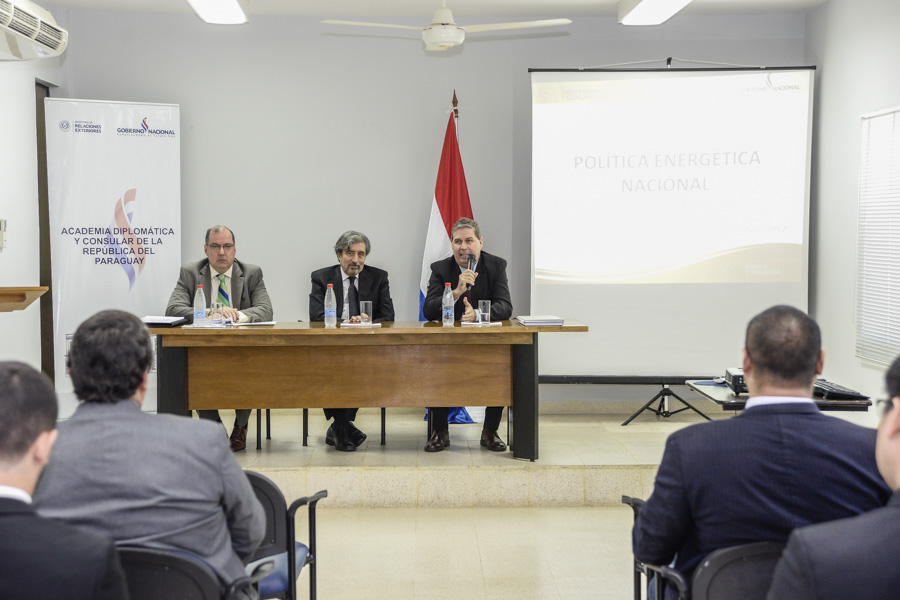 Ciclo de charlas sobre Política Energética se inició en la Academia Diplomática y Consular