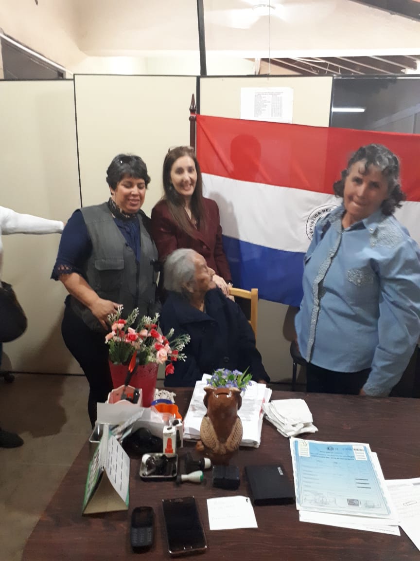 Consulado del Paraguay en Formosa posibilitó la cedulación de una ciudadana paraguaya de 108 años 