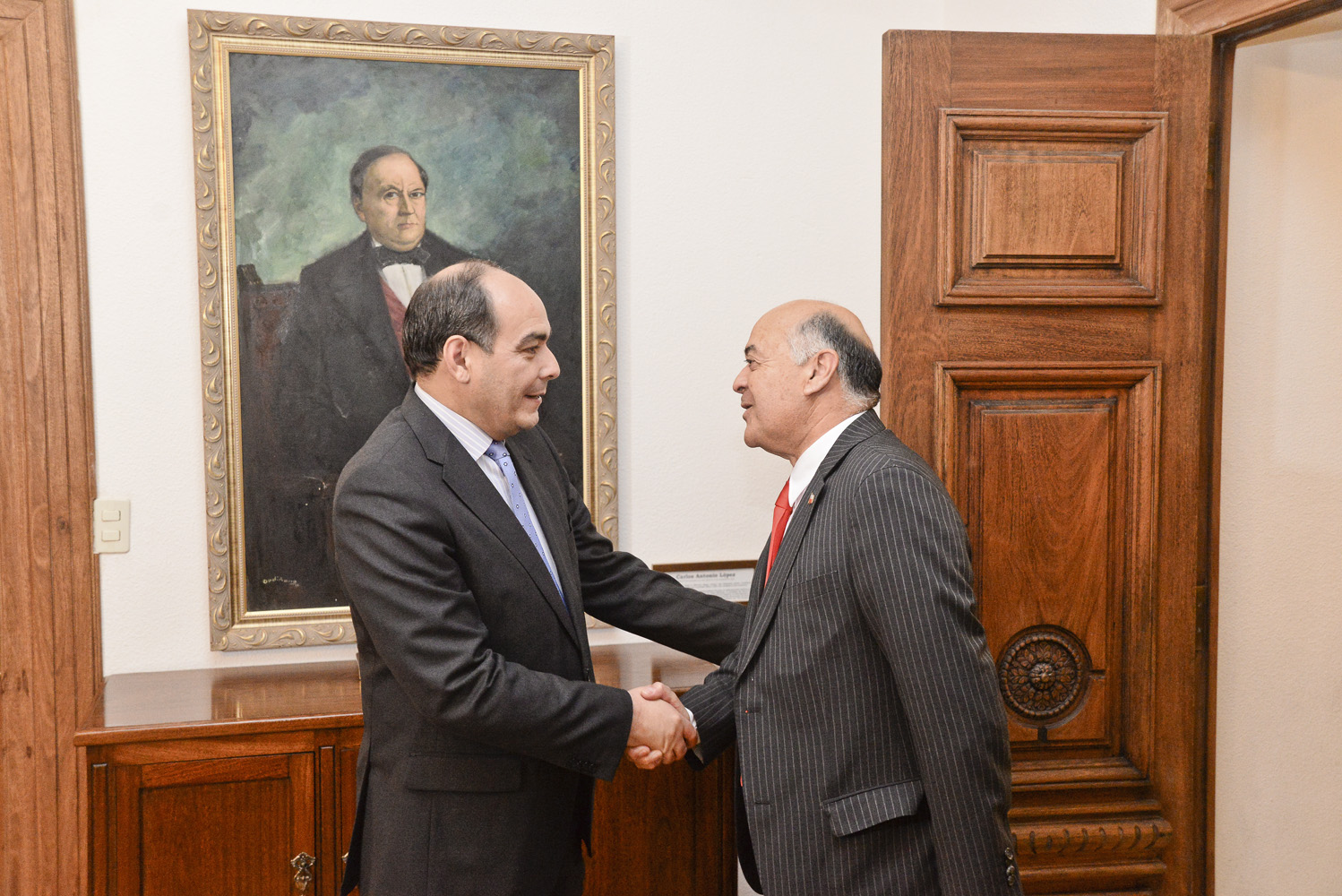 Canciller recibió copias de las Cartas Credenciales del nuevo embajador de Chile
