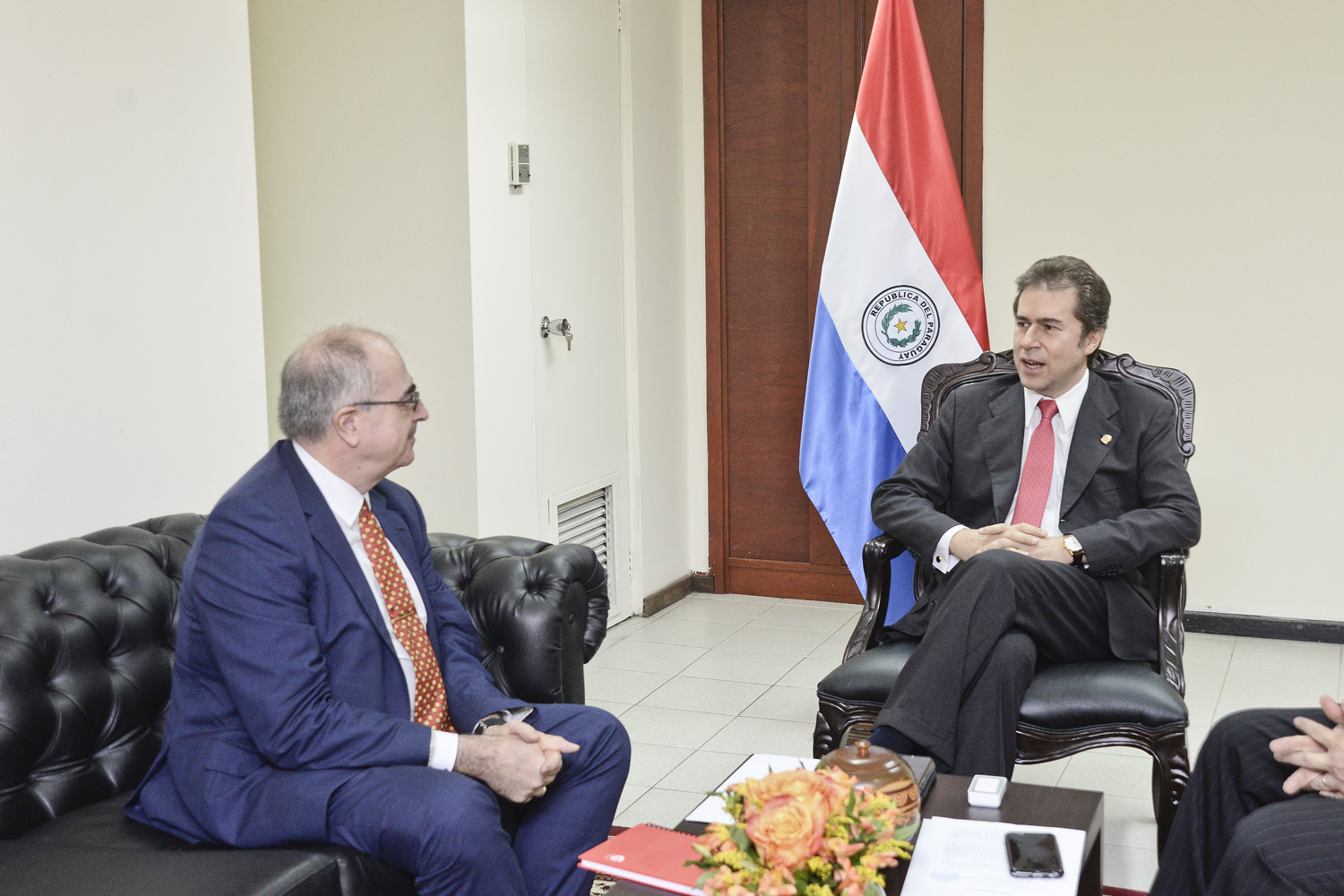 Canciller Castiglioni y Embajador de España efectuaron un repaso de la agenda bilateral
