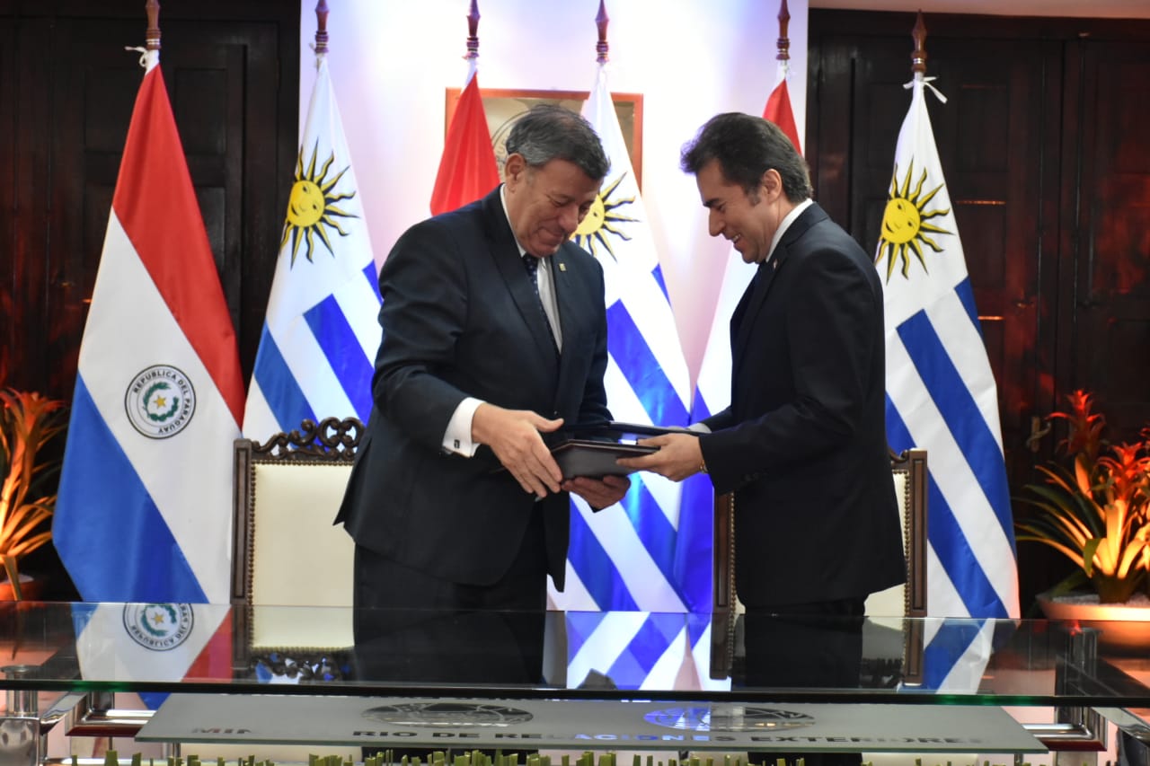 Cancilleres de Paraguay y Uruguay suscribieron varios instrumentos bilaterales