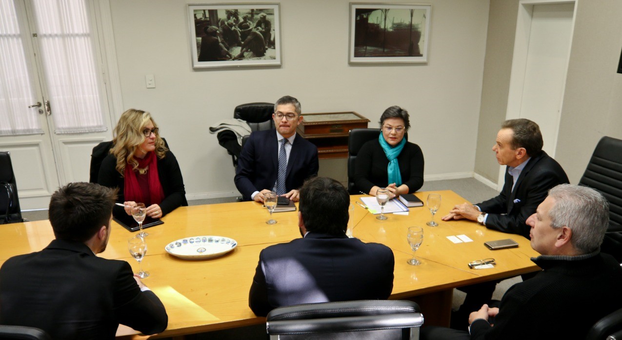Consulado en Buenos Aires estrecha relaciones con Migraciones de Argentina para optimizar trabajos