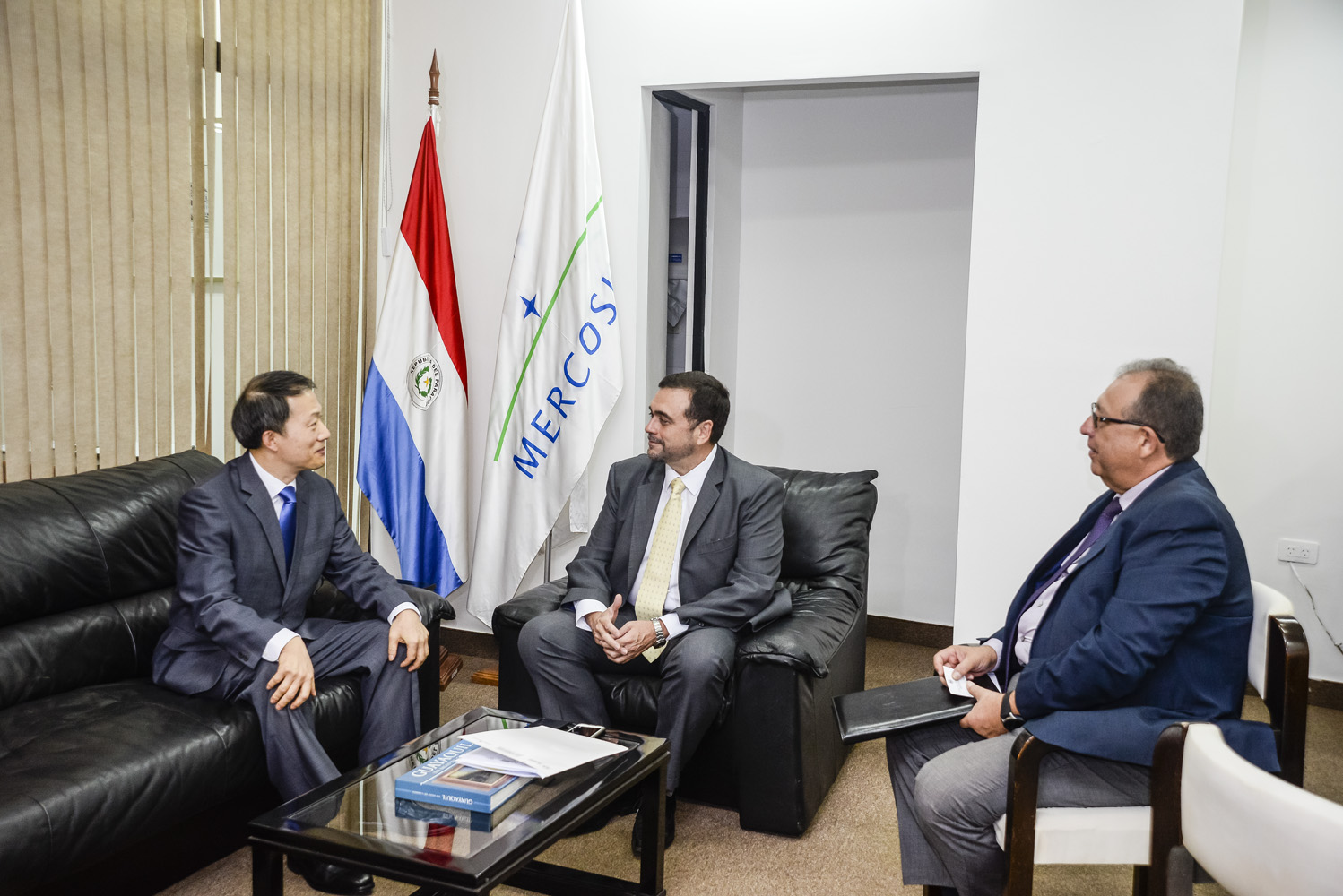 Ministro Sustituto de RR.EE y Embajador de Corea efectuaron un repaso de la agenda bilateral