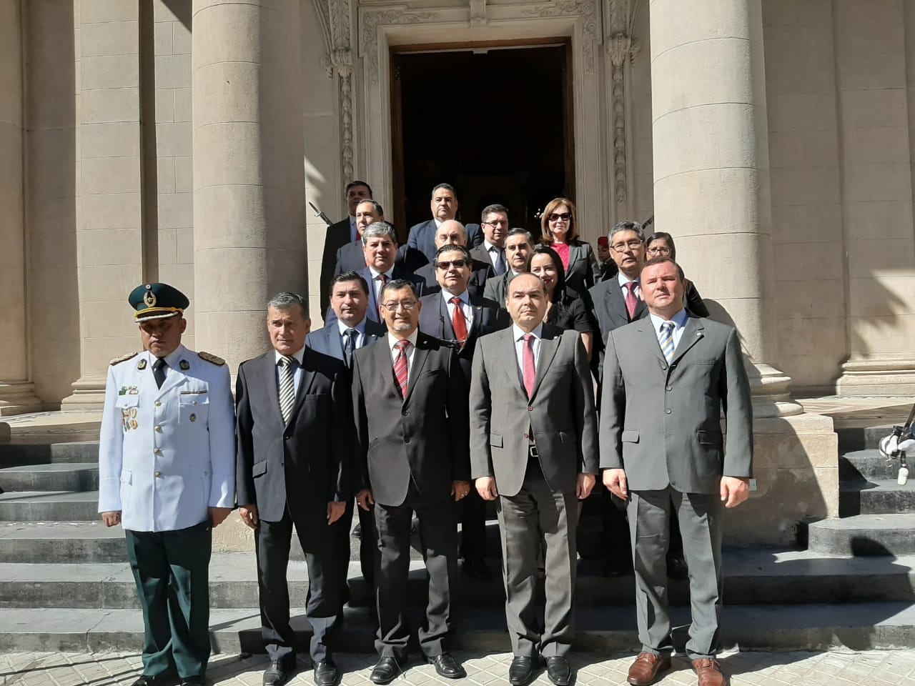 Con una ofrenda floral en el Panteón Nacional de los Héroes la ADEP rindió homenaje por el “Día de la diplomacia paraguaya”