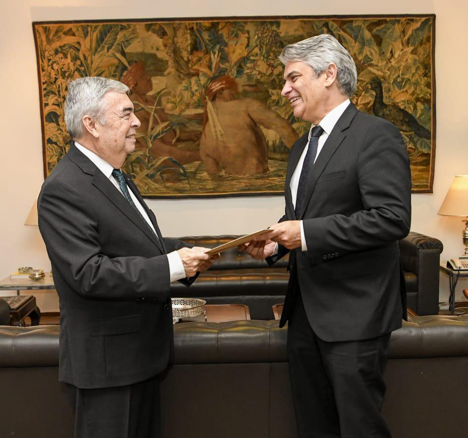 El embajador Hugo Saguier Caballero hoy presentó las copias de sus cartas credenciales en Brasilia