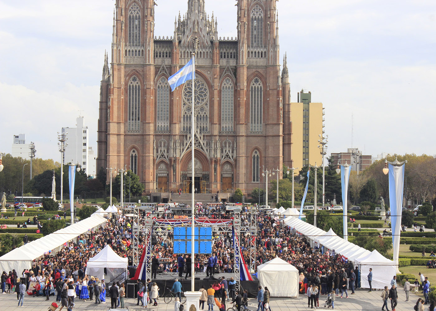 Tercer Festival Cultural en La Plata, Argentina, fue para homenajear a la patria y a la madre