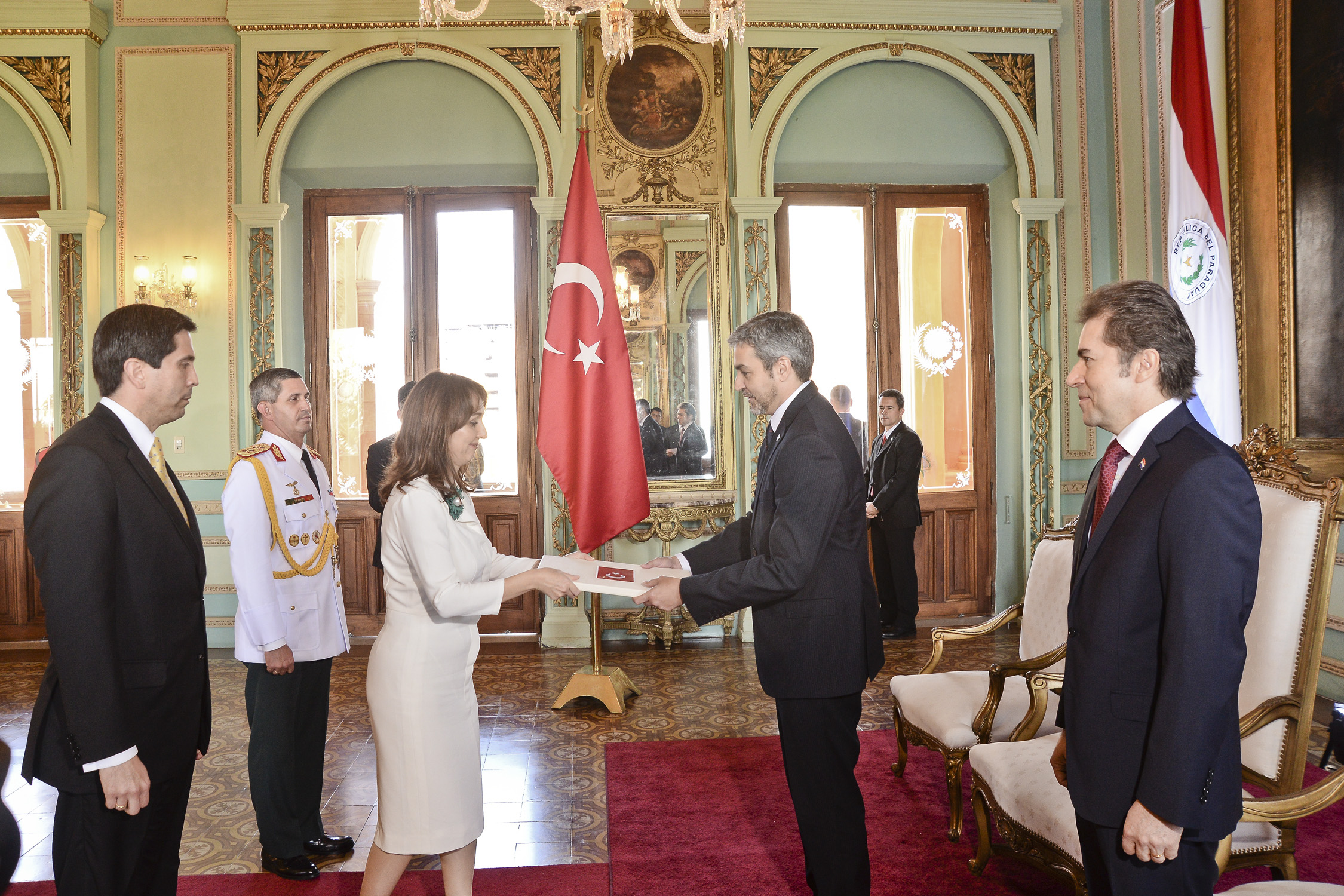 Primera Embajadora residente de Turquía en Paraguay presentó sus Cartas Credenciales al Presidente Abdo Benítez  