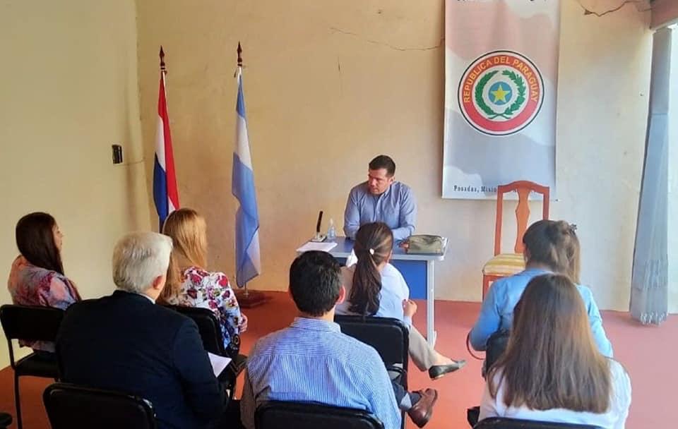 Estudiantes de la Universidad Cuenca de la Plata de Posadas visitaron el consulado paraguayo
