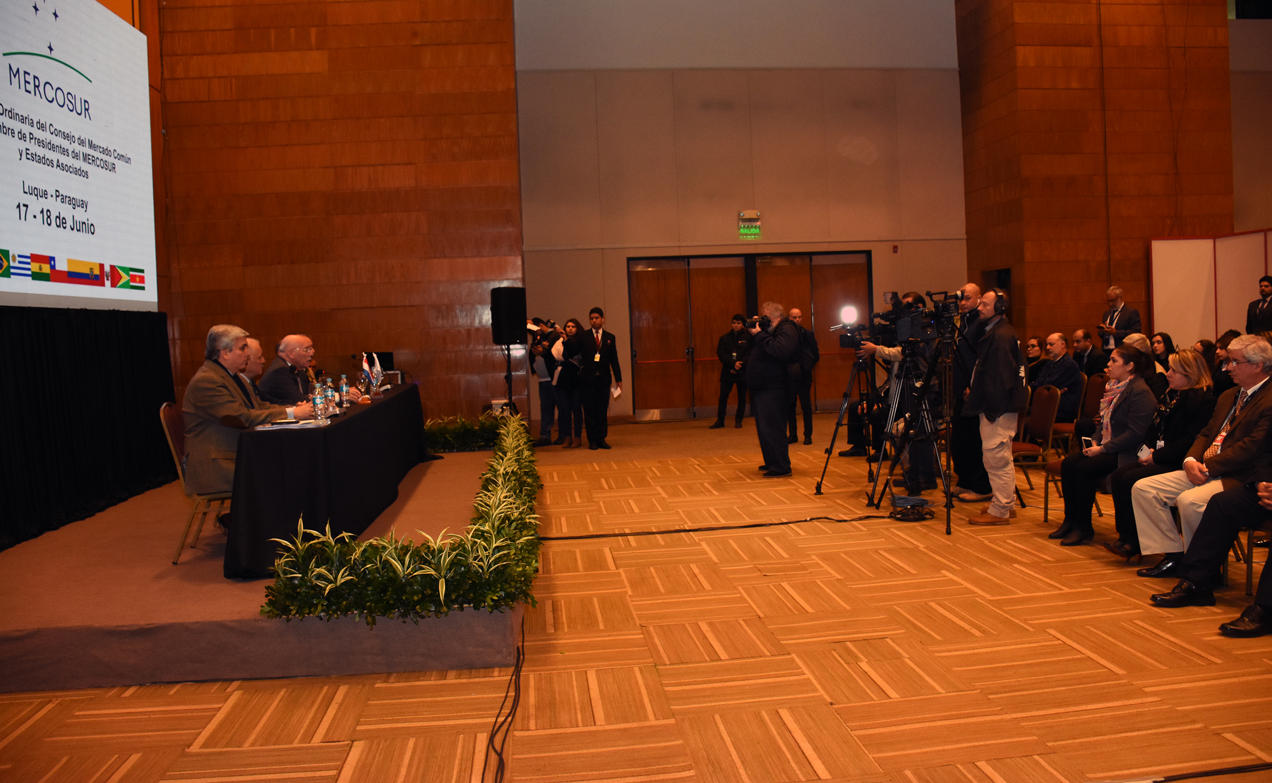 Canciller Loizaga inauguró el Centro Internacional de Prensa para la Cumbre del Mercosur