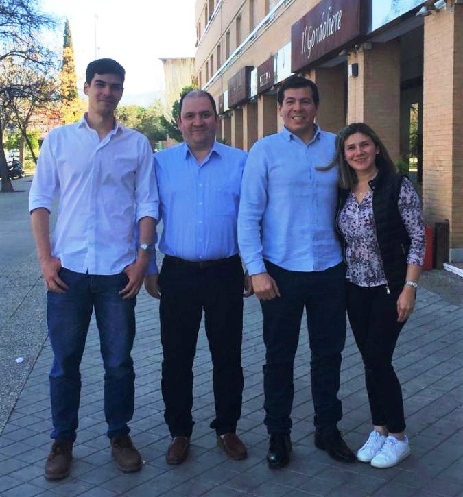Cónsul general en Málaga se reúne con becarios paraguayos en Granada