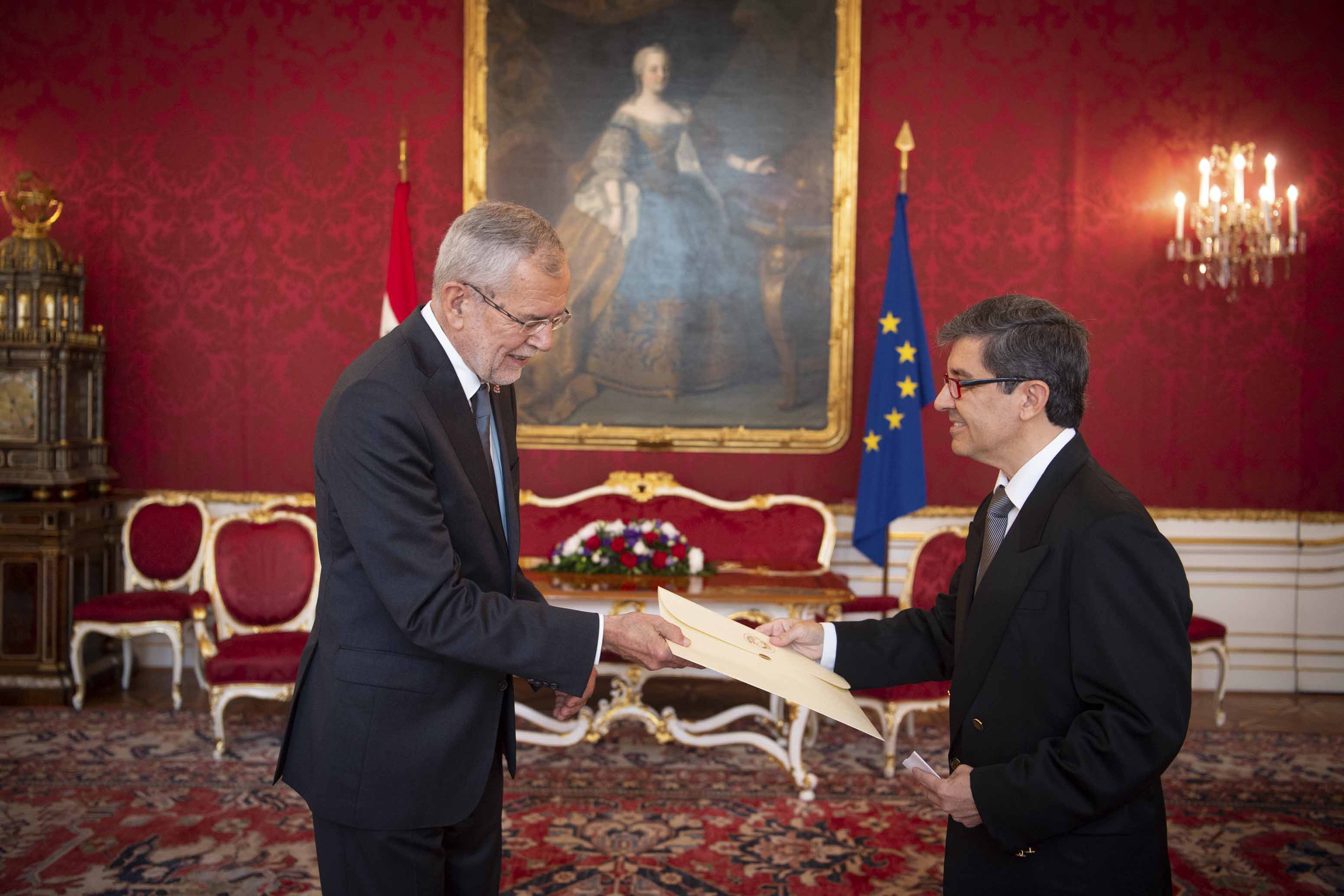Embajador Facetti presentó sus Cartas Credenciales al Presidente Federal de Austria