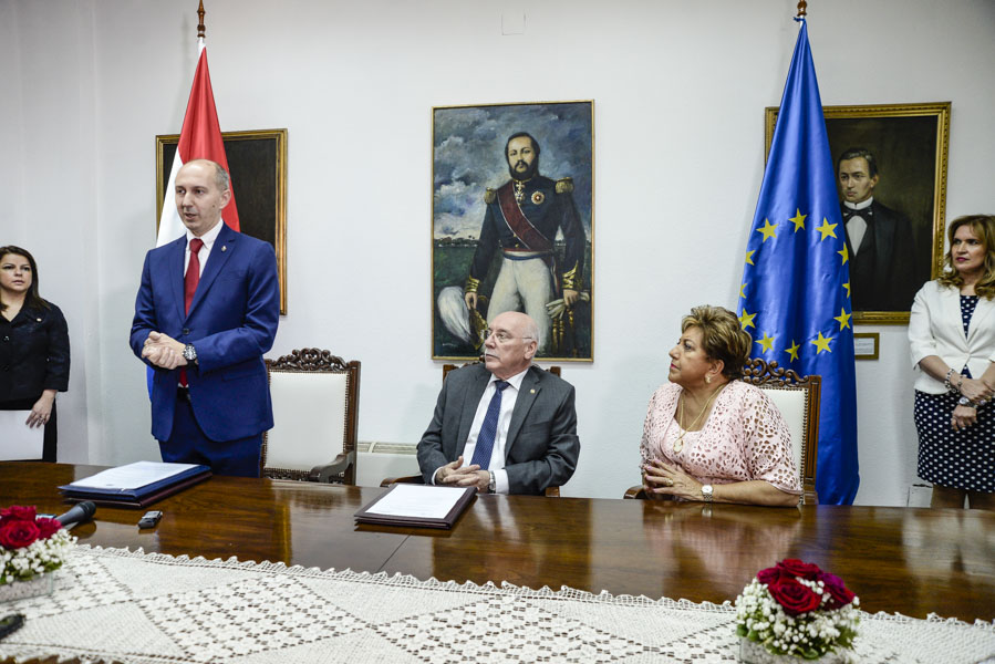 Paraguay y Unión Europea firman Memorando de Entendimiento para la venida de una Misión de Observación Electoral para las presidenciales de abril próximo
