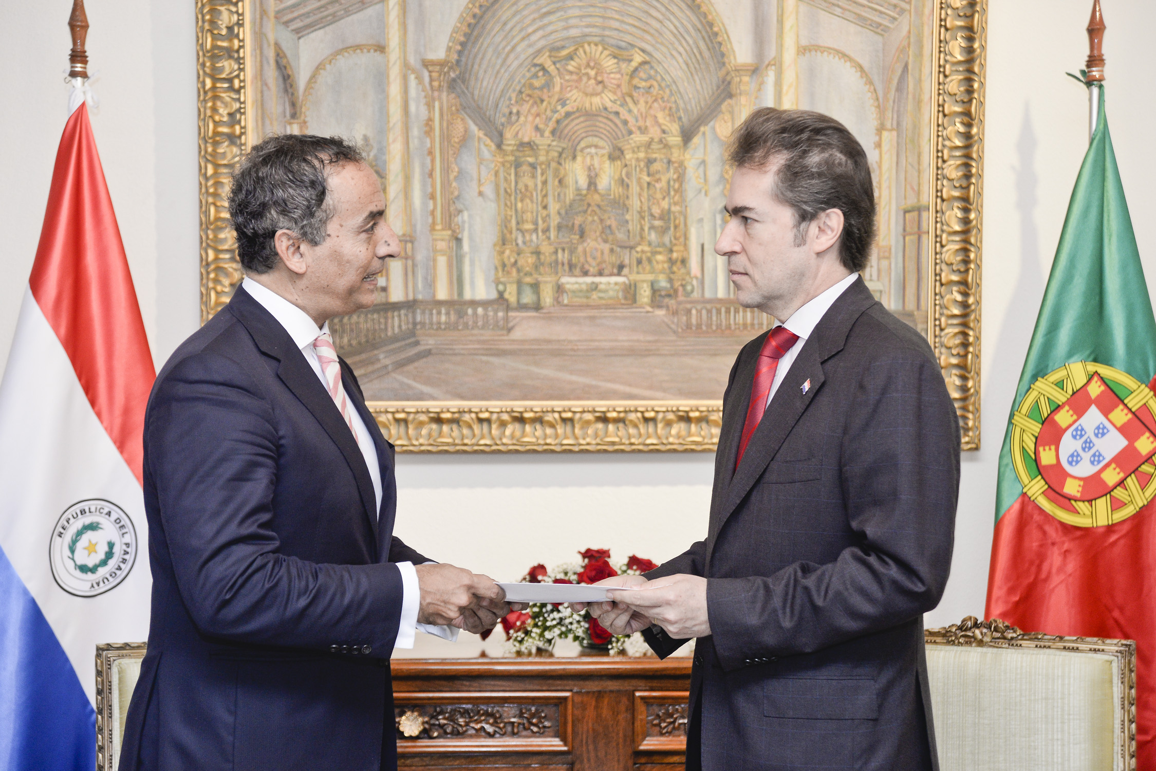 Embajador de Portugal entregó copia de sus Cartas Credenciales al Canciller Castiglioni