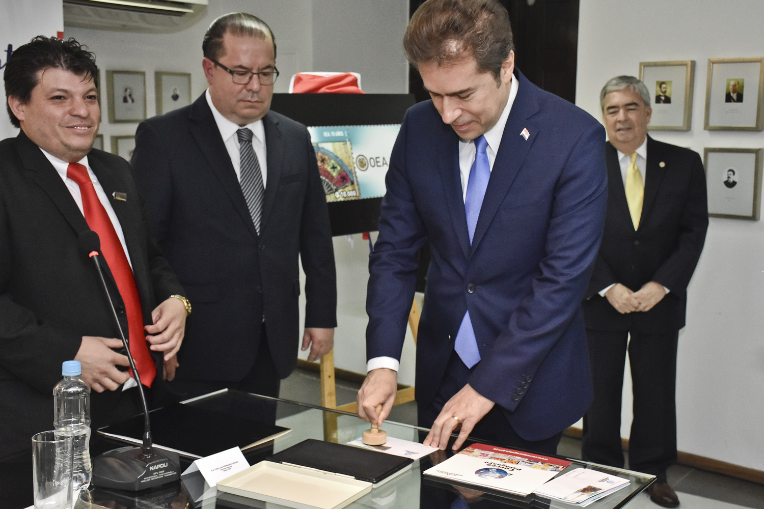 En la sede de la Cancillería  Nacional se puso en circulación la serie de estampillas postales “OEA: 70 años”