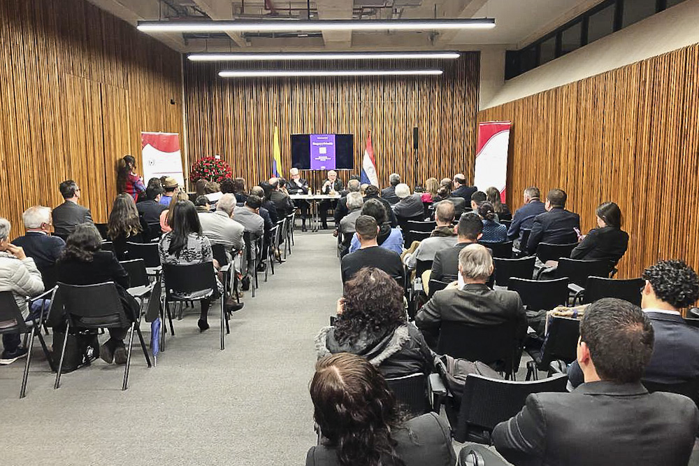 En Bogotá se efectuó el lanzamiento del libro que relata aspectos del relacionamiento entre Paraguay y Colombia