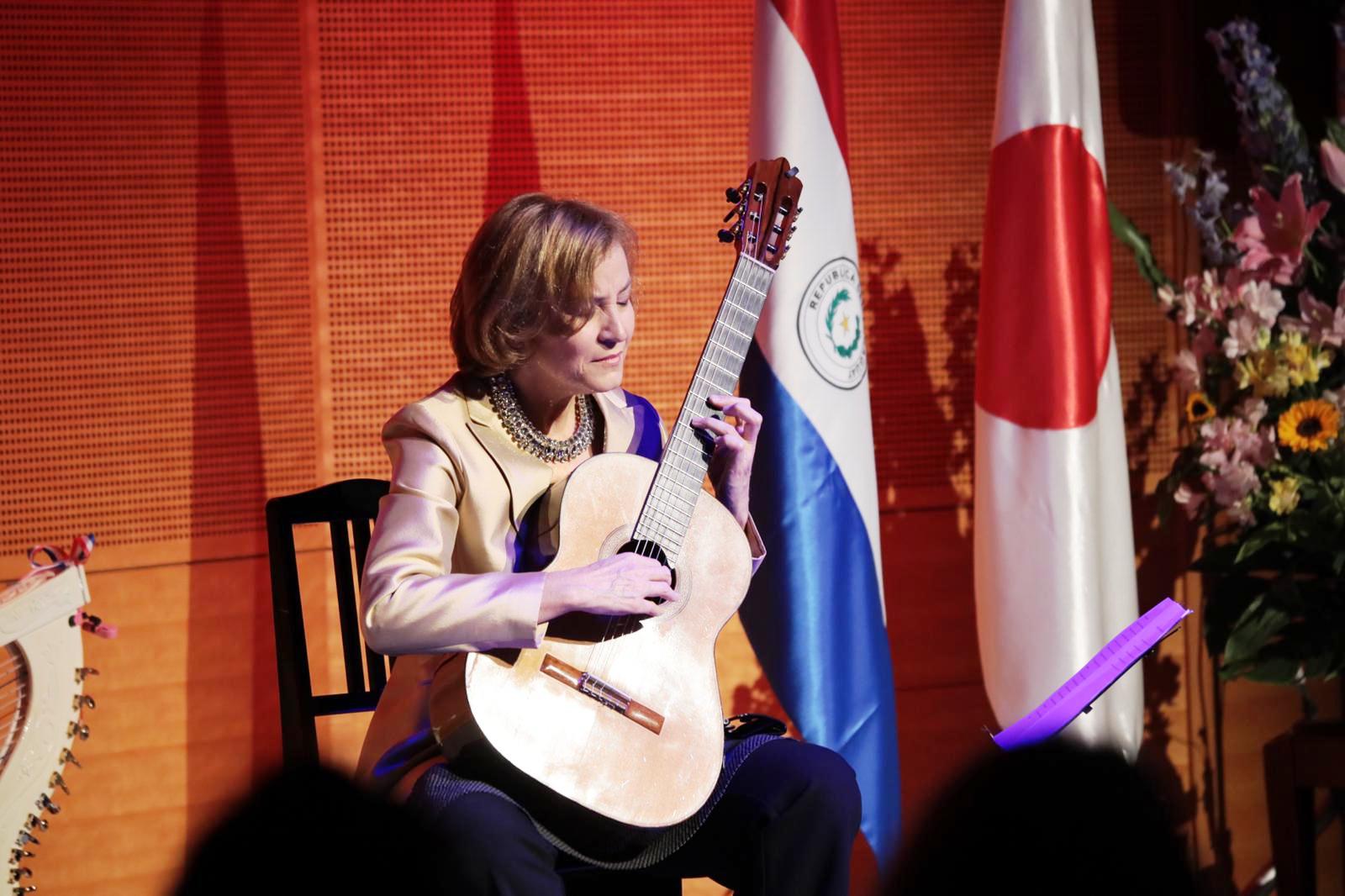 Paraguay celebra el 208 aniversario de su Independencia en Japón con conciertos de la guitarrista Berta Rojas