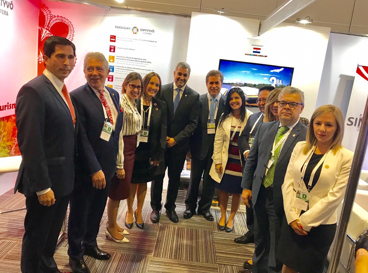 Presidentes Abdo Benítez y Macri visitaron el stand del Paraguay en la exposición de Cooperación Sur – Sur