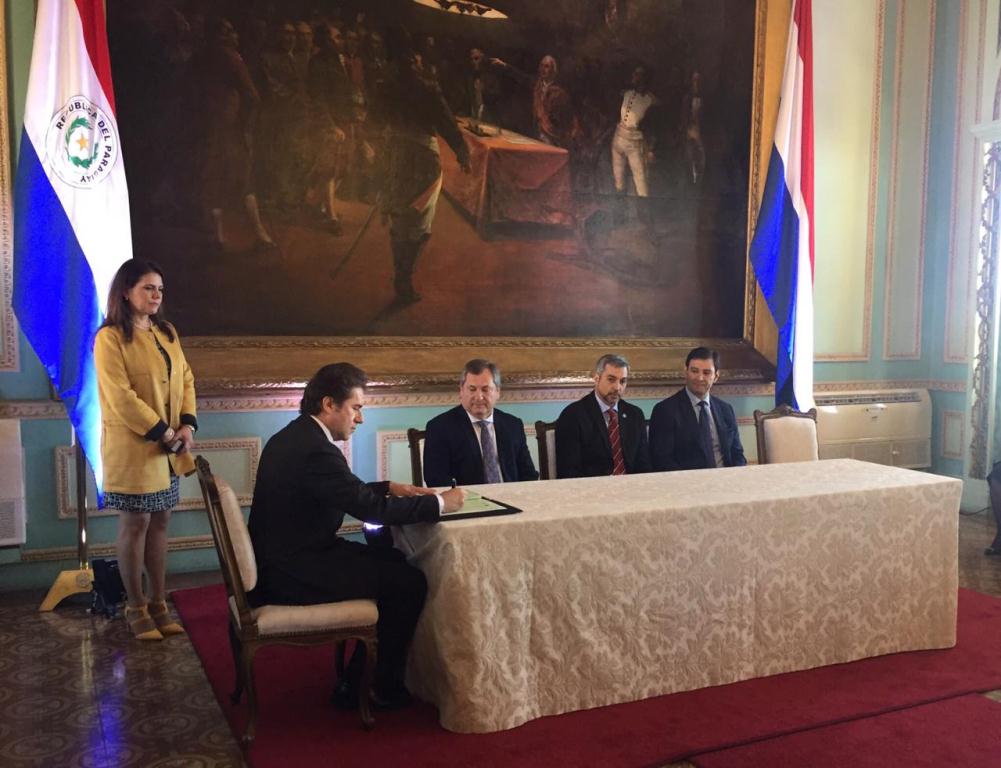 Presidente Abdo Benítez tomó juramento a nuevos embajadores paraguayos  ante Austria y Ecuador