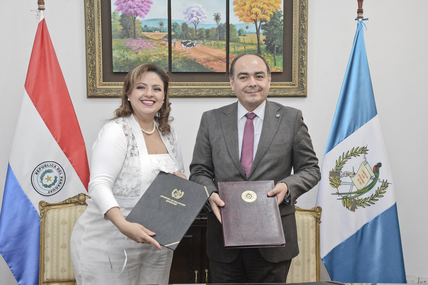 Paraguay y Guatemala expresan interés en promocionar visitas empresariales y el comercio bilateral