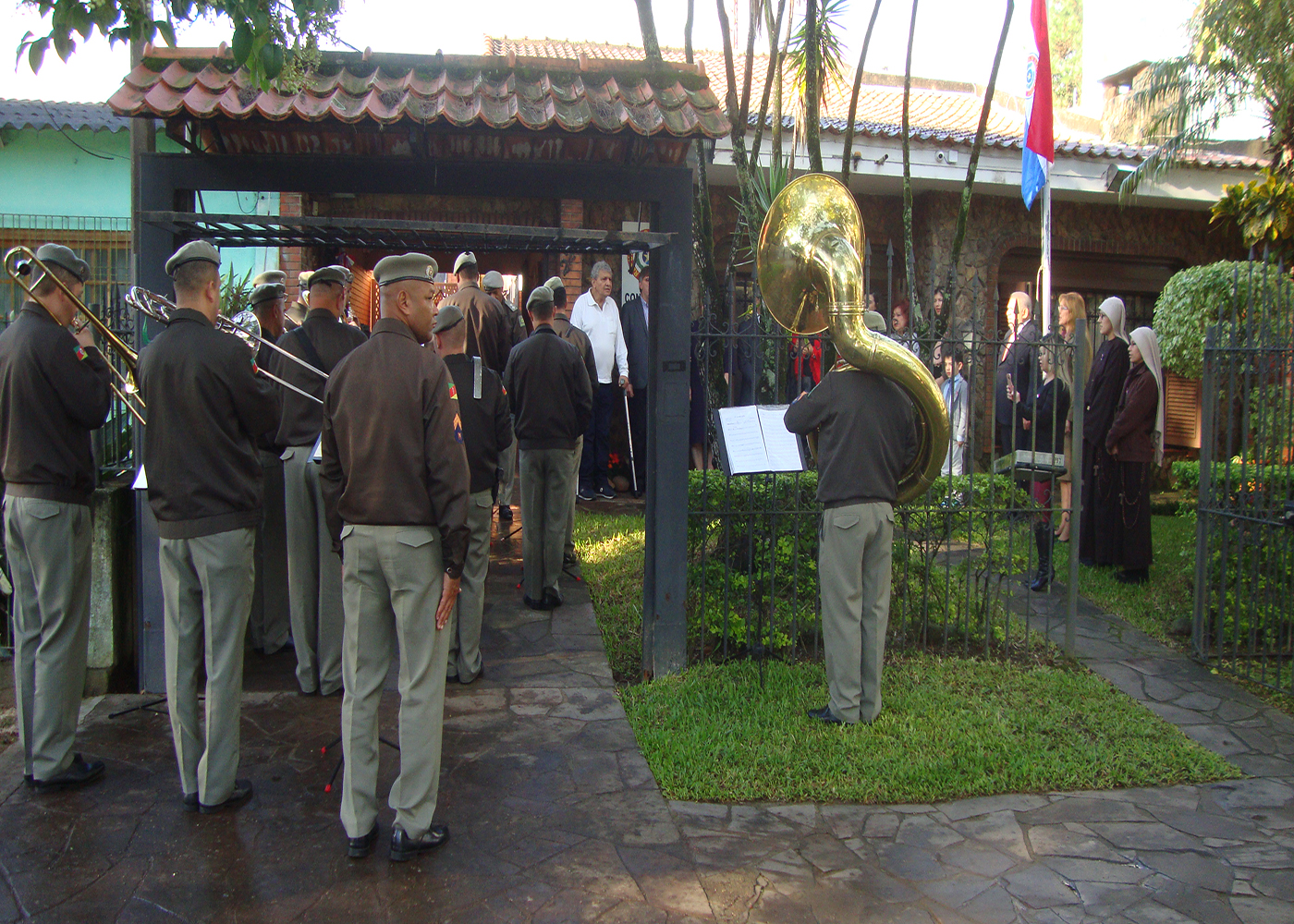 Consulado en Porto Alegre festejó la Fiesta Patria y el Día de la Madre