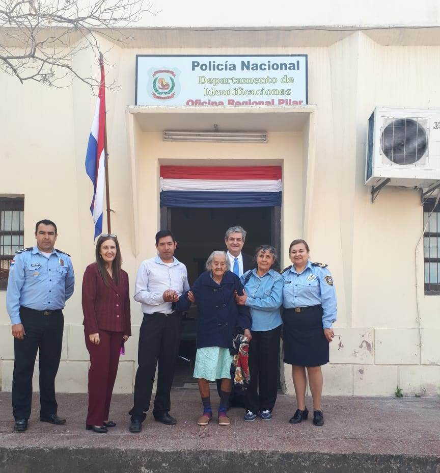 Consulado del Paraguay en Formosa posibilitó la cedulación de una ciudadana paraguaya de 108 años