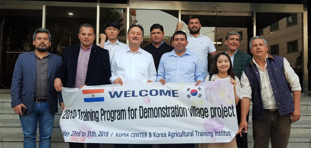 Intendentes de San Pedro participan de entrenamiento para líderes comunitarios del sector rural en Corea