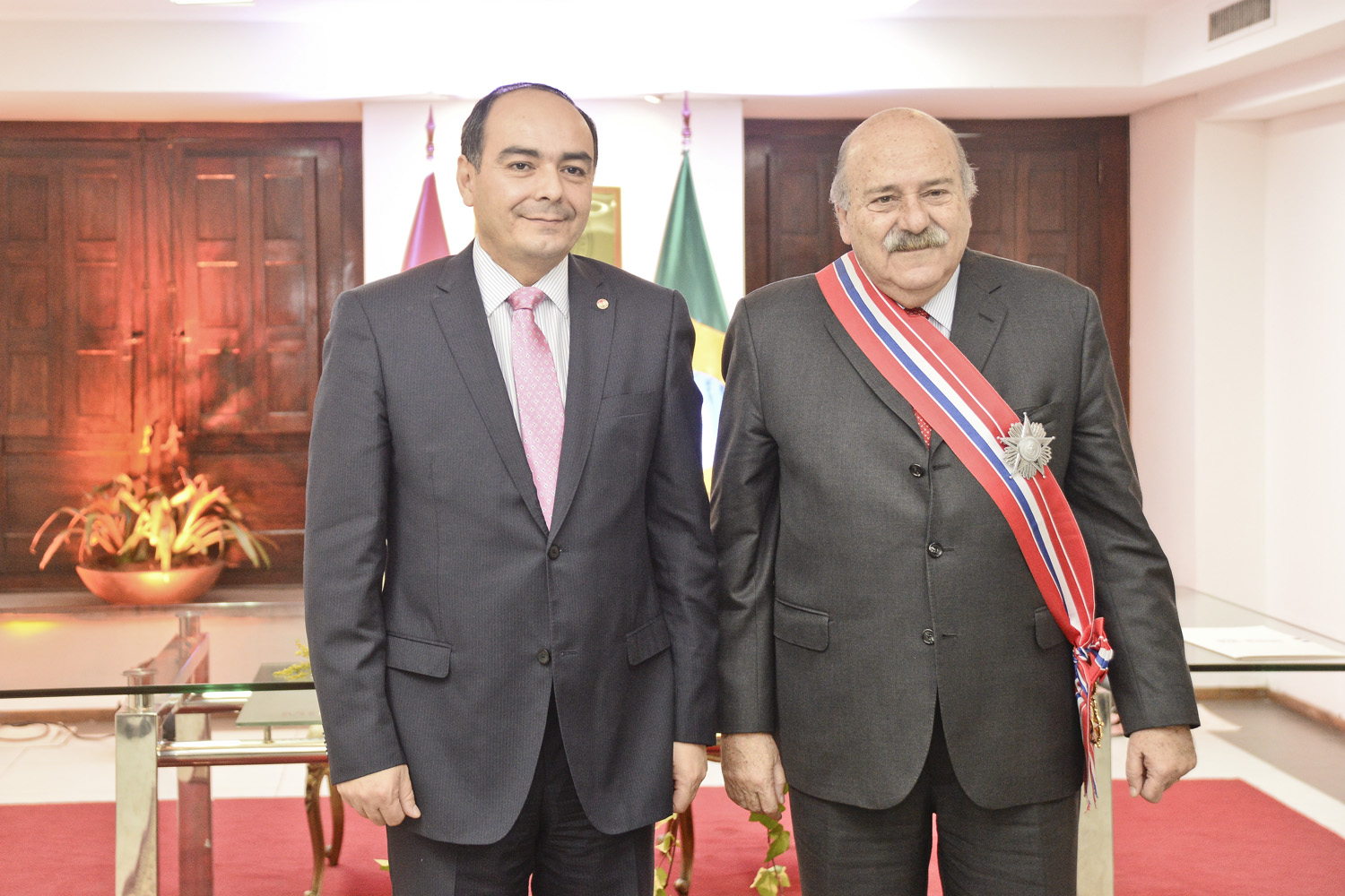 Cancillería destaca vínculos con Brasil en seguridad y comercio en acto de condecoración a embajador saliente
