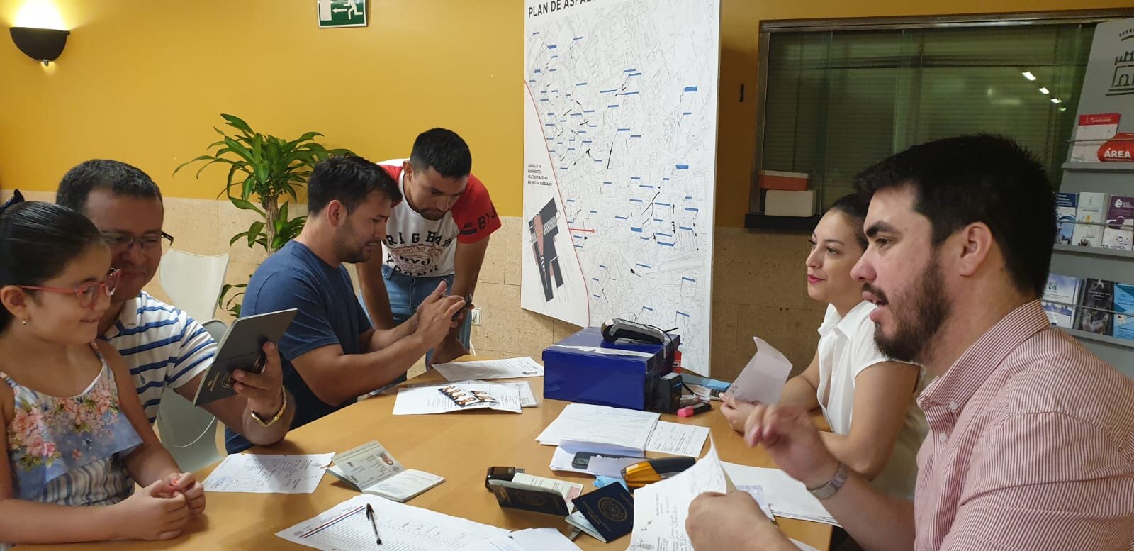 Connacionales residentes en Murcia recibieron asistencia consular