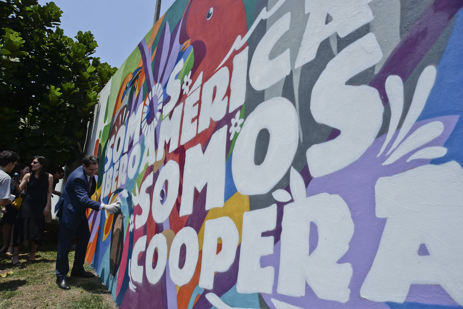 Inauguran el mural “Somos Iberoamérica, Somos Cooperación” en la costanera de Asunción