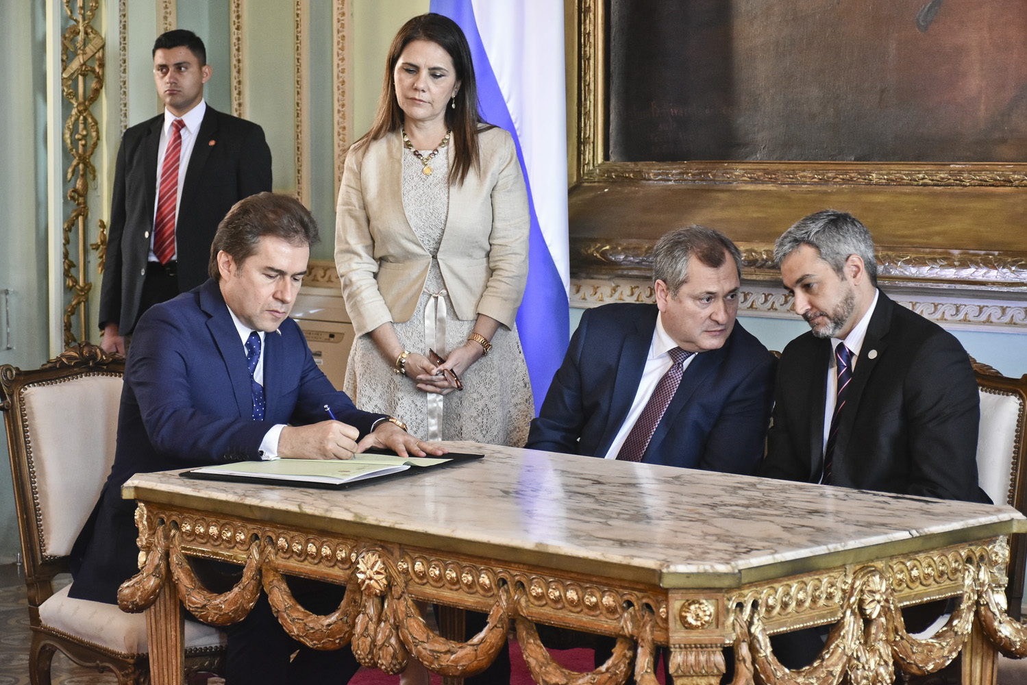 Saguier juró como embajador y tiene la misión de fortalecer aún más las relaciones con Brasil