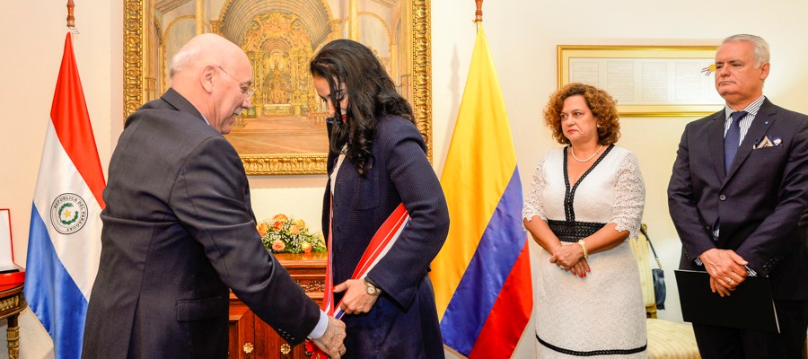 Resultado de imagen para Adela Marìa Maestre Cuello, Embajadora de Colombia en Paraguay, fue condecorada por el Gobierno de ese Paìs