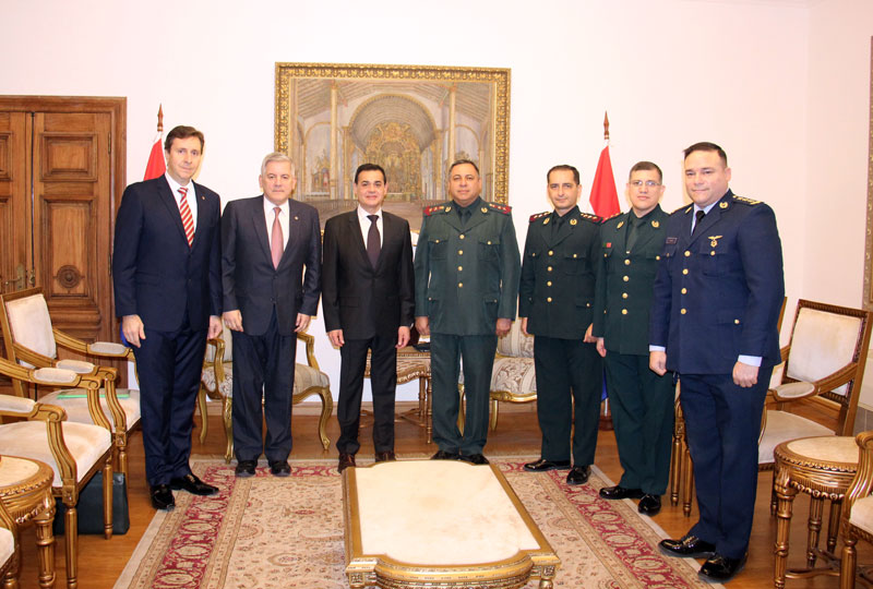 Ministro Ramírez recibió a agregados militares que cumplirán misiones en servicio exterior