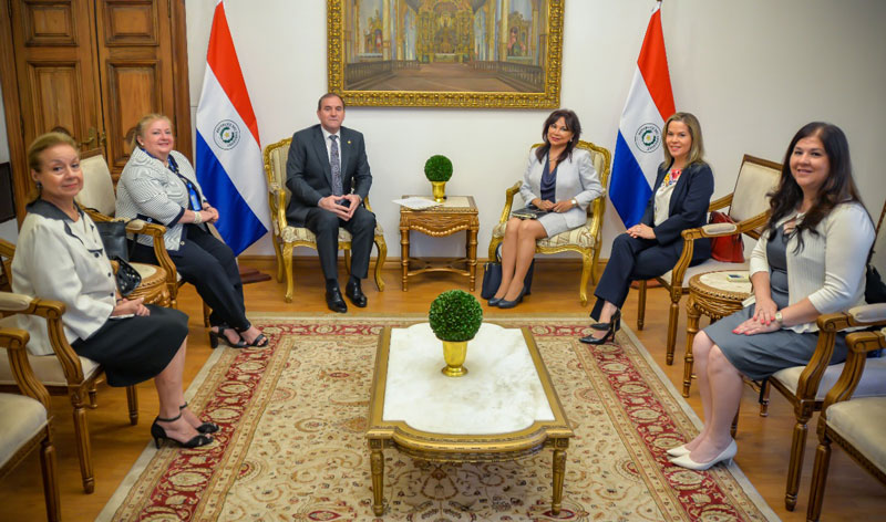 Canciller recibe a representantes de la Red de Mujeres Paraguayas en Diplomacia y Relaciones Internacionales