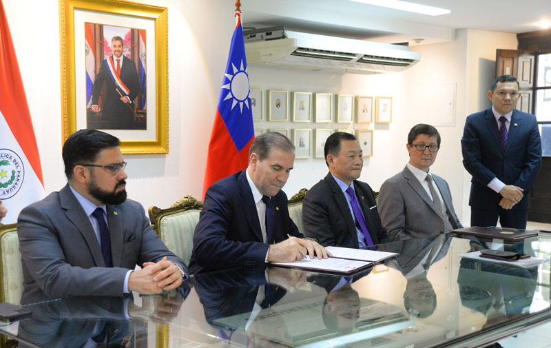 Paraguay recibió desembolsos para mejoramiento de intersecciones de avenidas e implementación y equipamiento de bibliotecas públicas por parte de la República de China (Taiwán)