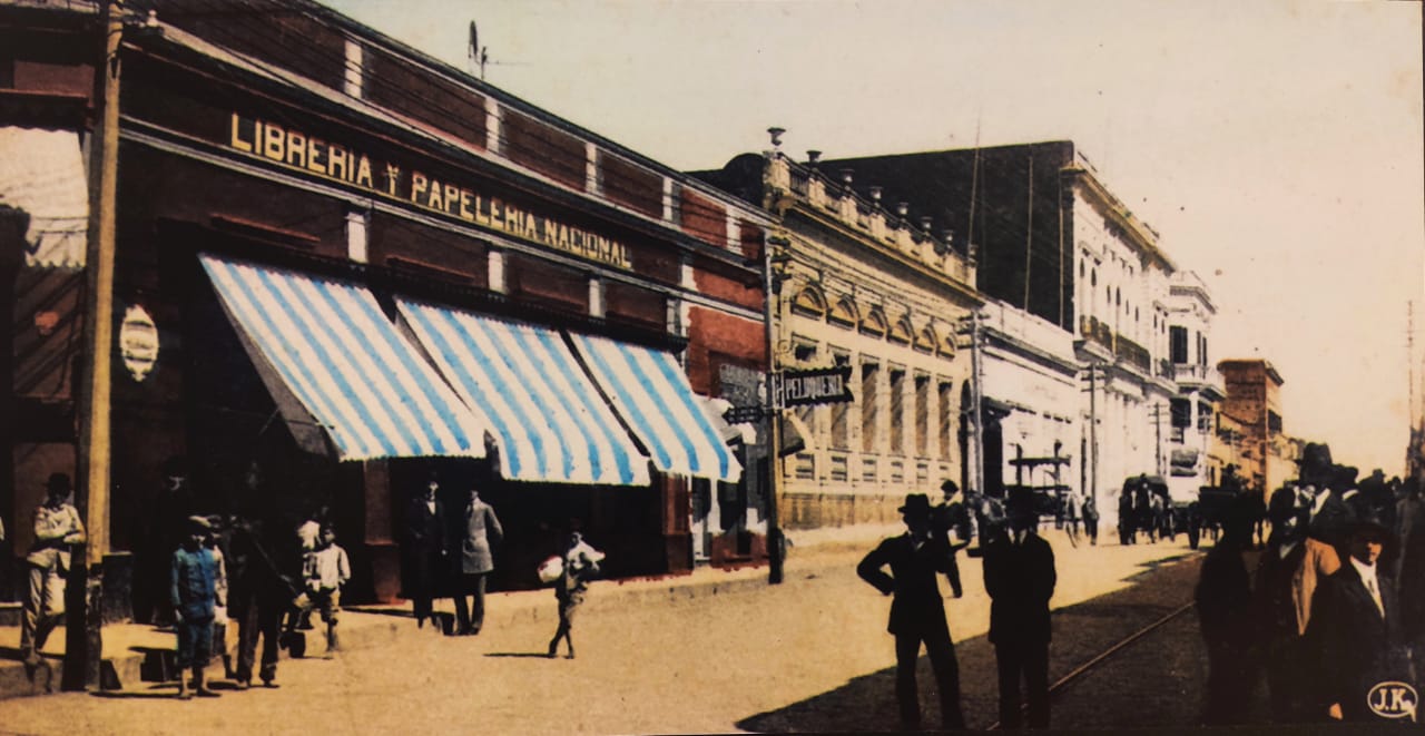 Librería y Papelería Nacional, sobre la calle palma
